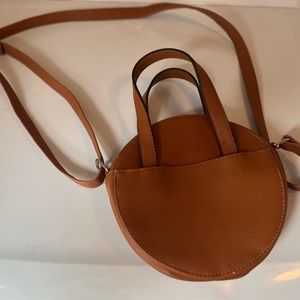Super trendy round crossbody purse!